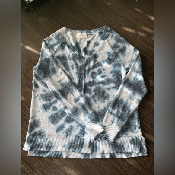 Six/Fifty blue and white tie dye soft sweater, size s, but can fit m/l - Picture 1 of 9
